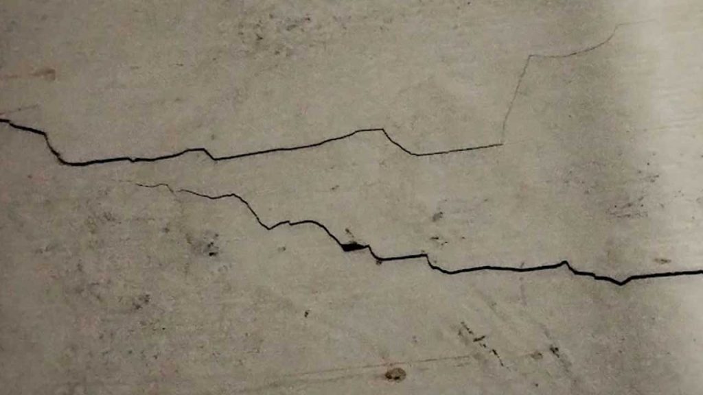 Cara Mengecek Kebocoran Dak Beton Sebelum Waterproofing