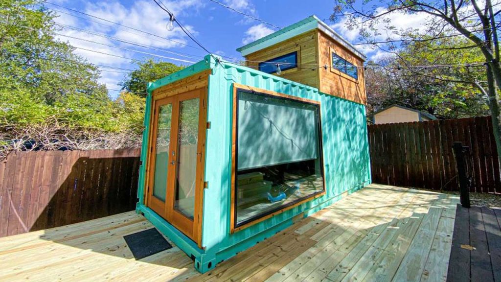 Rumah kontainer dua lantai kombinasi 20 feet dan 40 feet siap huni dengan desain modern